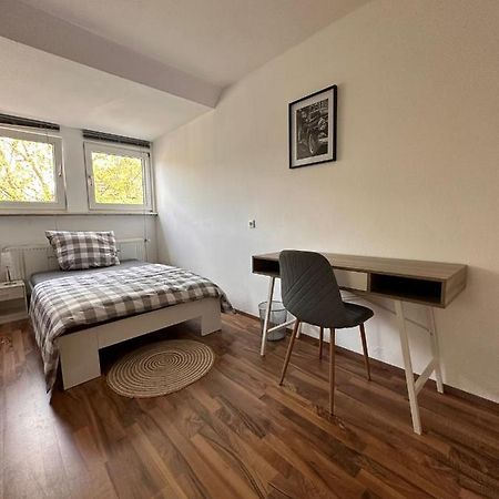 Zimmer Im Zentrum - In Der Naehe Zum Hauptbahnhof Paderborn Esterno foto